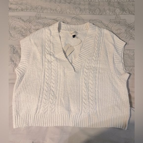 V neck Sweater vest/mini skirt two piece set - Picture 5 of 7